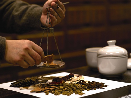 橙花黑醋栗系列配方由手工特調方式，達到肌膚及嗅覺最